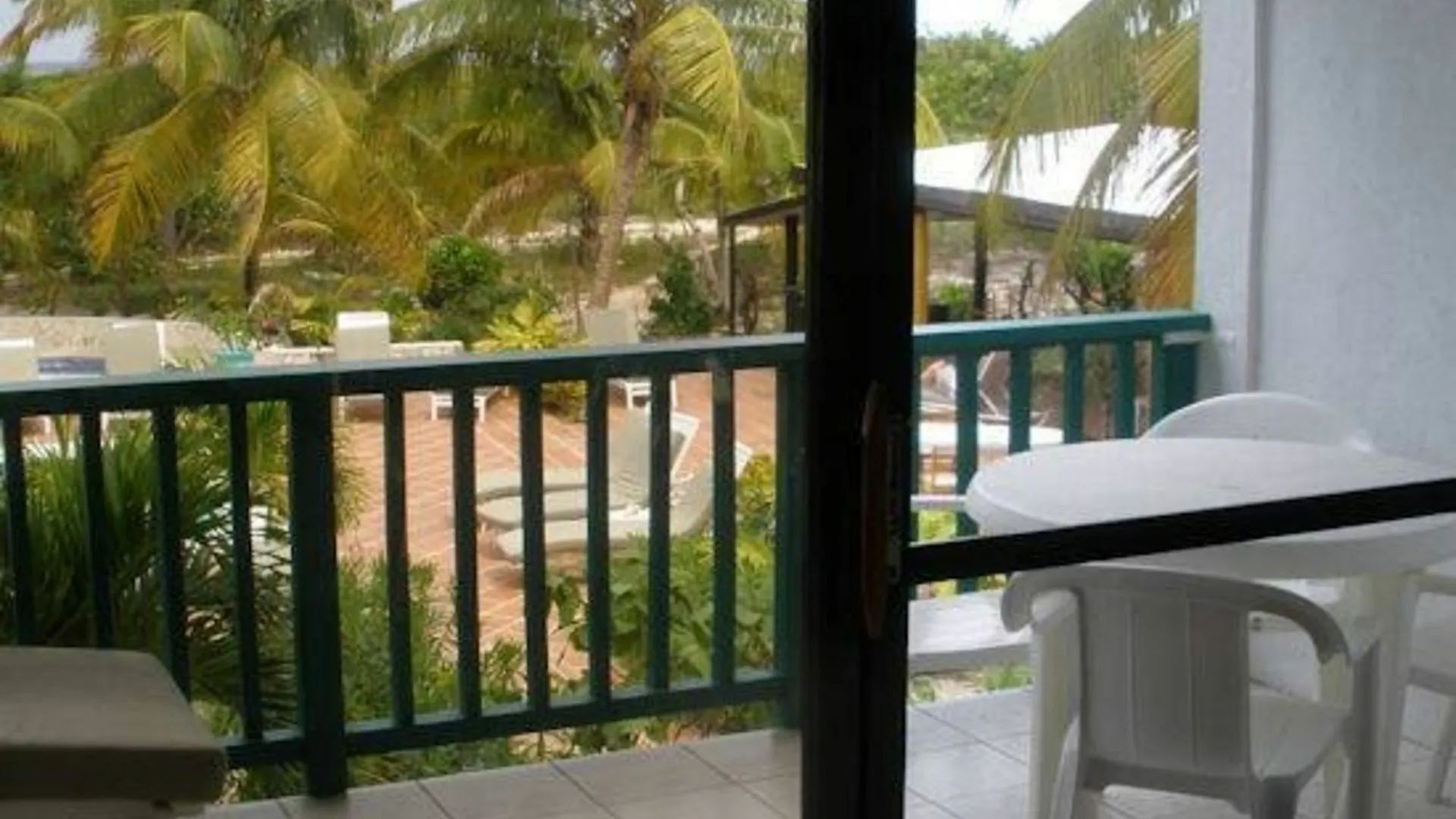 Allamanda Beach Club Shoal Bay Village Apartment